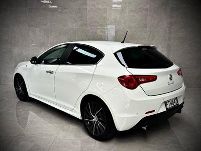 2011 Alfa Romeo Giulietta - Thumbnail