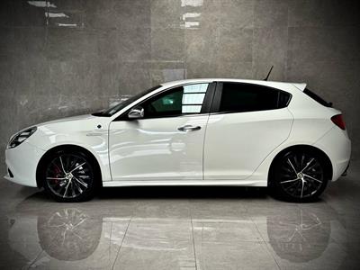 2011 Alfa Romeo Giulietta - Thumbnail