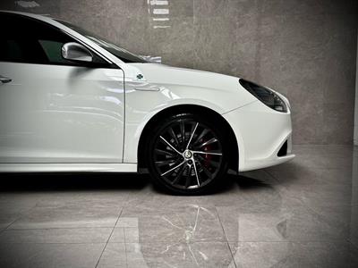 2011 Alfa Romeo Giulietta - Thumbnail