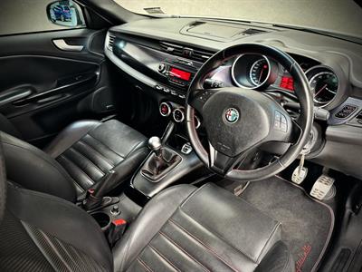 2011 Alfa Romeo Giulietta - Thumbnail