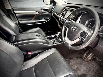 2017 Toyota Highlander - Thumbnail