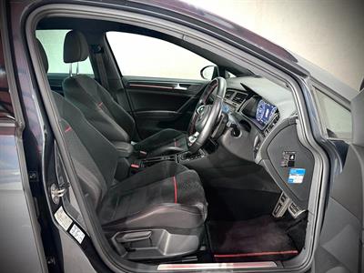 2017 Volkswagen Golf - Thumbnail