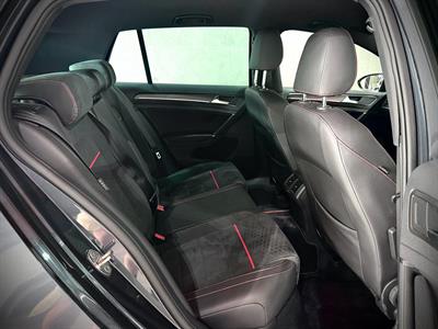 2017 Volkswagen Golf - Thumbnail