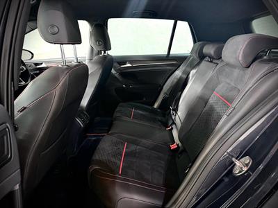 2017 Volkswagen Golf - Thumbnail