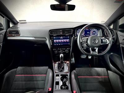 2017 Volkswagen Golf - Thumbnail