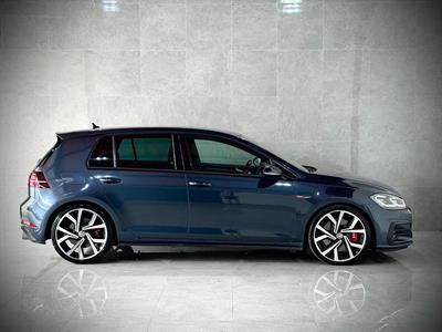 2017 Volkswagen Golf - Thumbnail