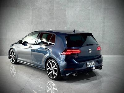 2017 Volkswagen Golf - Thumbnail