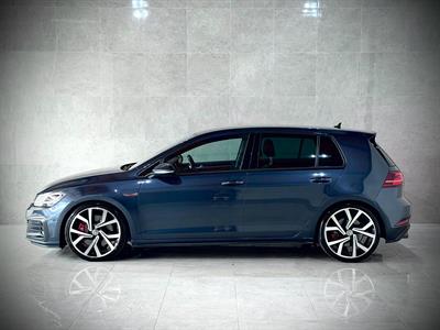 2017 Volkswagen Golf - Thumbnail