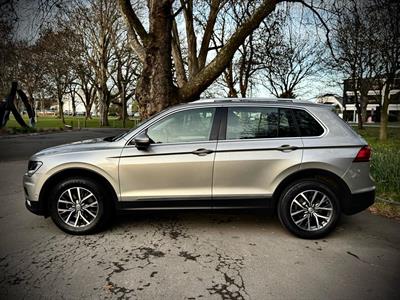 2017 Volkswagen Tiguan - Thumbnail