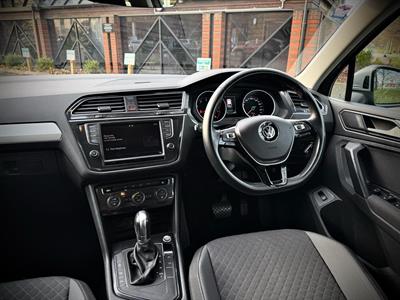 2017 Volkswagen Tiguan - Thumbnail