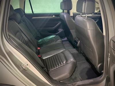 2017 Volkswagen Passat - Thumbnail