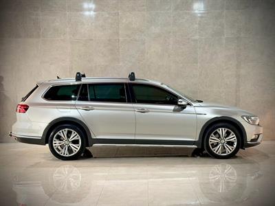 2017 Volkswagen Passat - Thumbnail