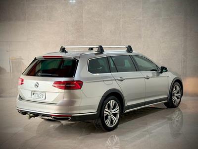 2017 Volkswagen Passat - Thumbnail