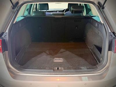 2017 Volkswagen Passat - Thumbnail