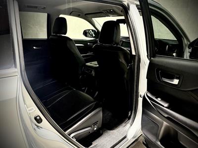 2017 Toyota Highlander - Thumbnail