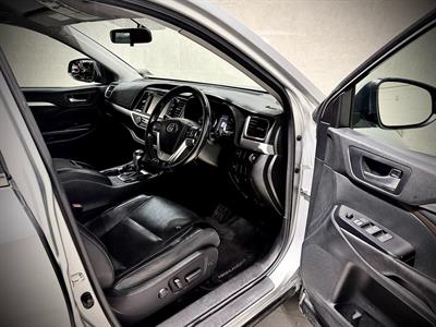 2017 Toyota Highlander - Thumbnail
