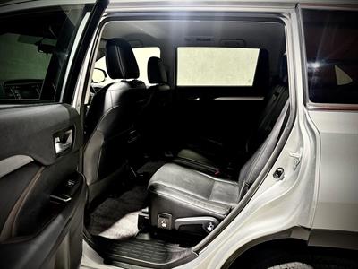 2017 Toyota Highlander - Thumbnail