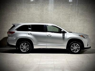 2017 Toyota Highlander - Thumbnail