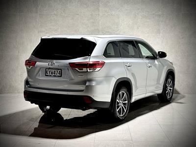 2017 Toyota Highlander - Thumbnail