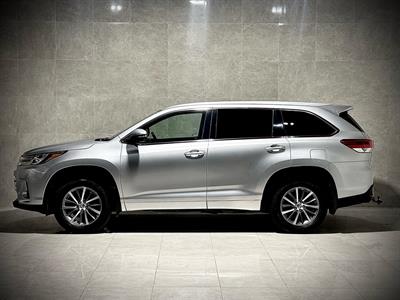 2017 Toyota Highlander - Thumbnail