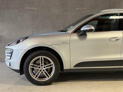 2015 Porsche Macan - Thumbnail