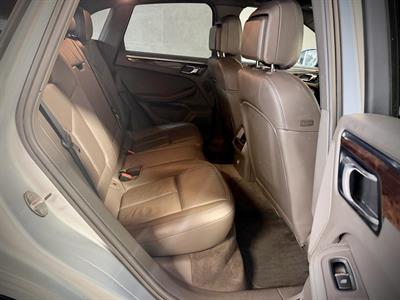 2015 Porsche Macan - Thumbnail