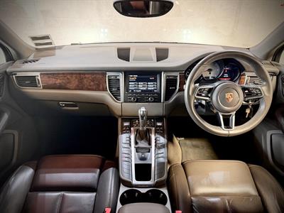 2015 Porsche Macan - Thumbnail