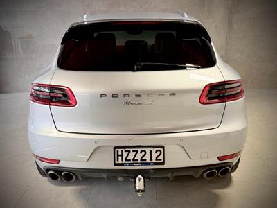 2015 Porsche Macan - Thumbnail