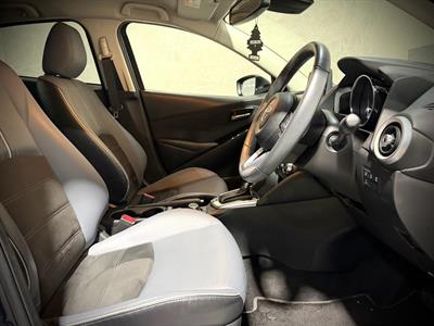 2023 Mazda Mazda2 - Thumbnail