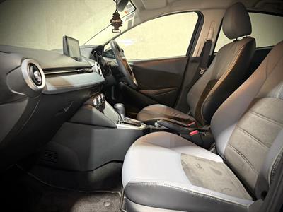 2023 Mazda Mazda2 - Thumbnail