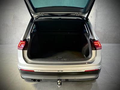 2018 Volkswagen Tiguan - Thumbnail