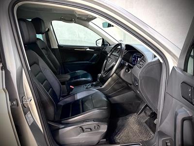 2018 Volkswagen Tiguan - Thumbnail