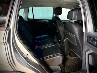 2018 Volkswagen Tiguan - Thumbnail