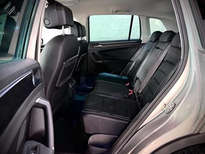 2018 Volkswagen Tiguan - Thumbnail