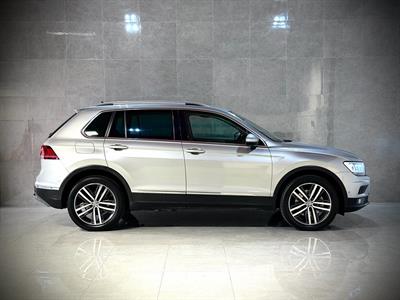 2018 Volkswagen Tiguan - Thumbnail