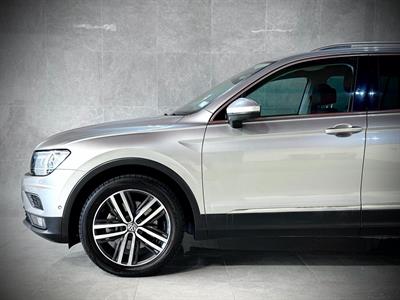 2018 Volkswagen Tiguan - Thumbnail