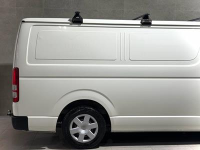 2020 Toyota Hiace - Thumbnail
