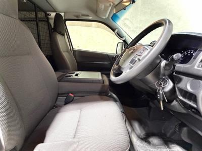 2020 Toyota Hiace - Thumbnail