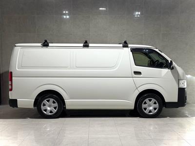 2020 Toyota Hiace - Thumbnail