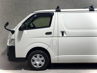 2020 Toyota Hiace - Thumbnail