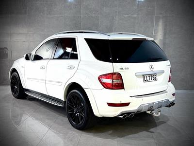 2010 Mercedes-Benz ML 63 - Thumbnail