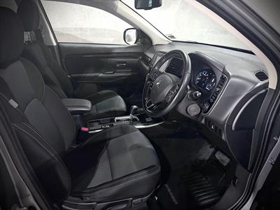 2021 Mitsubishi Outlander - Thumbnail