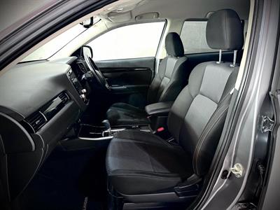 2021 Mitsubishi Outlander - Thumbnail