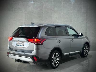 2021 Mitsubishi Outlander - Thumbnail
