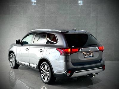 2021 Mitsubishi Outlander - Thumbnail