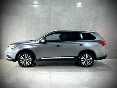 2021 Mitsubishi Outlander - Thumbnail