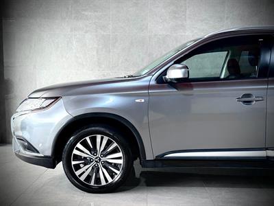 2021 Mitsubishi Outlander - Thumbnail