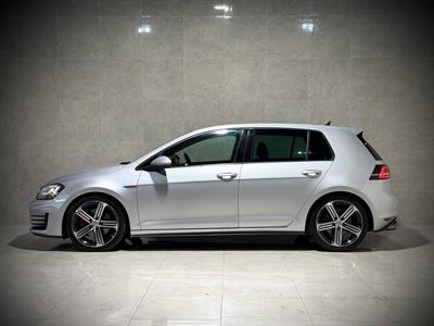 2016 Volkswagen Golf - Thumbnail