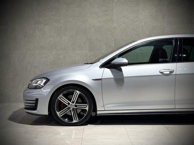 2016 Volkswagen Golf - Thumbnail