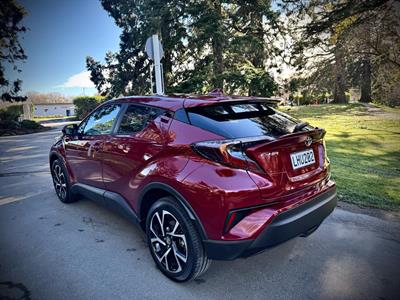 2018 Toyota C-HR - Thumbnail